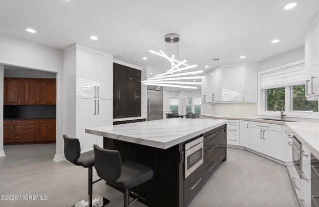 284 Park Avenue, Oakhurst, NJ 07755