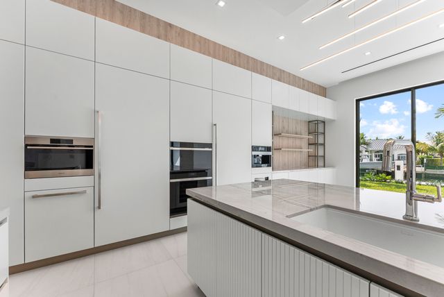 940 Dogwood Drive, Delray Beach, FL 33483