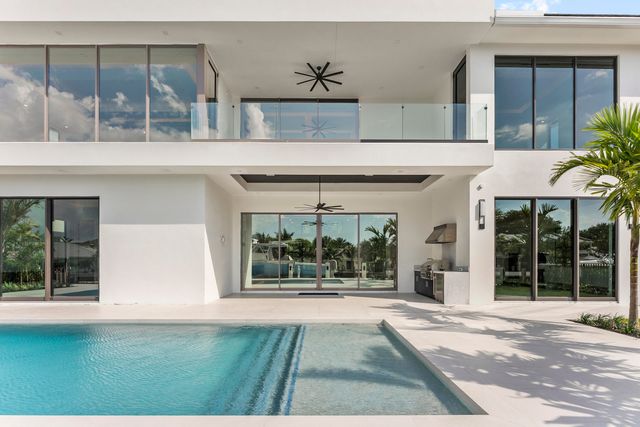 940 Dogwood Drive, Delray Beach, FL 33483