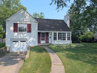 10 Williamsburg Court, Evanston, IL 60203