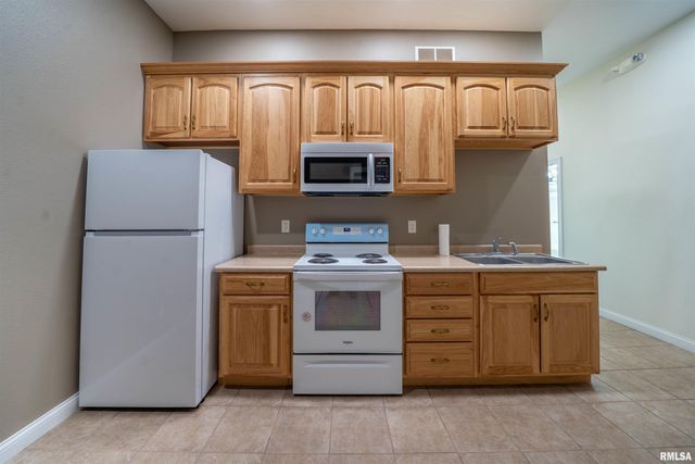 353 ANN ELIZA Street, Pekin, IL 61554