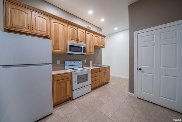 353 ANN ELIZA Street, Pekin, IL 61554