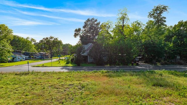 1975 E Cherry, Paris, TX 75460