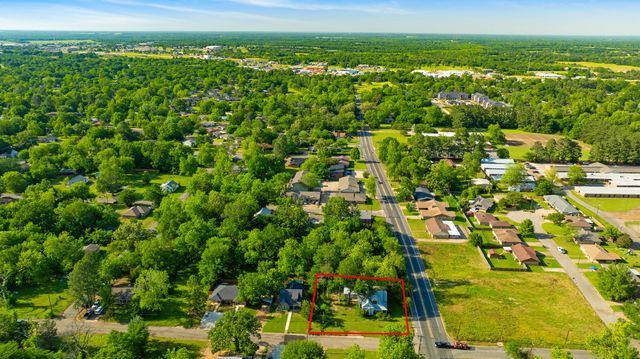 1975 E Cherry, Paris, TX 75460
