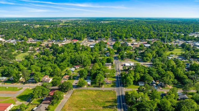 1975 E Cherry, Paris, TX 75460