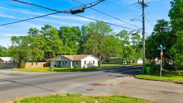 1975 E Cherry, Paris, TX 75460