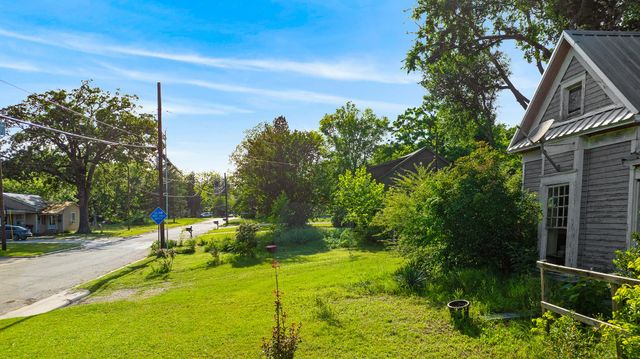 1975 E Cherry, Paris, TX 75460