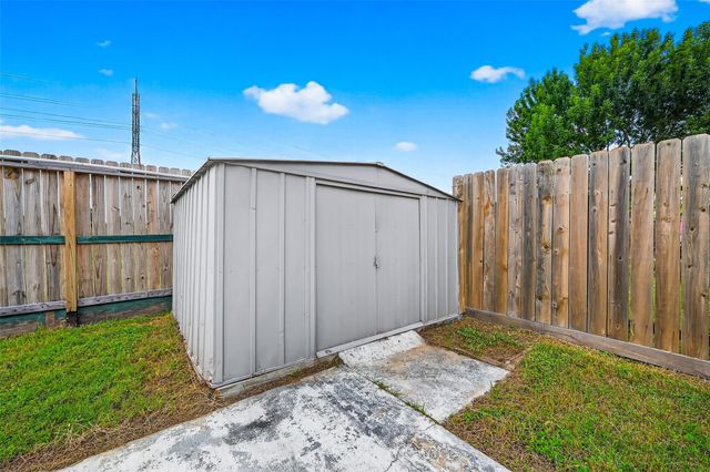 8414 Dovecott Lane, Houston, TX 77083