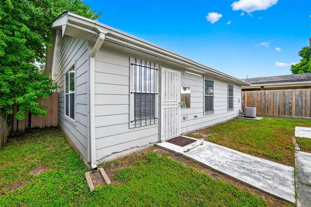 8414 Dovecott Lane, Houston, TX 77083
