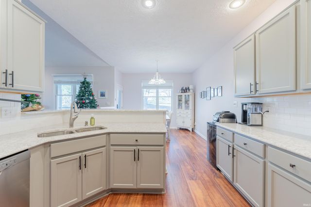 9417 S Harbour Pointe Drive, Bloomington, IN 47401