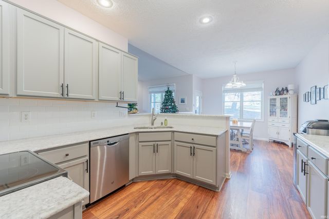 9417 S Harbour Pointe Drive, Bloomington, IN 47401