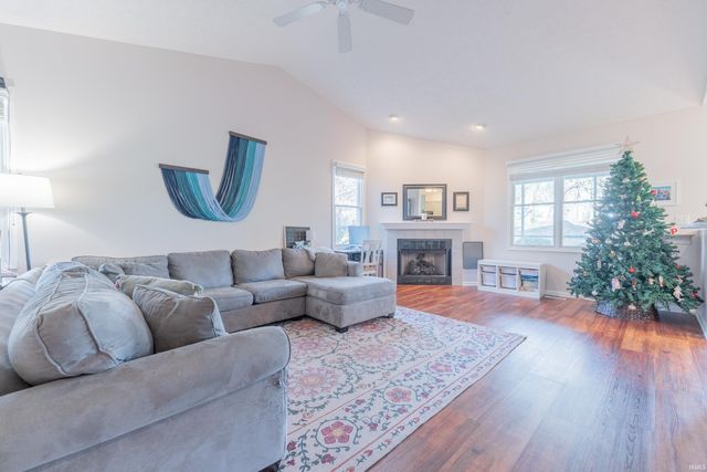 9417 S Harbour Pointe Drive, Bloomington, IN 47401