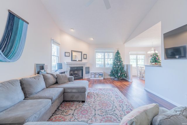 9417 S Harbour Pointe Drive, Bloomington, IN 47401