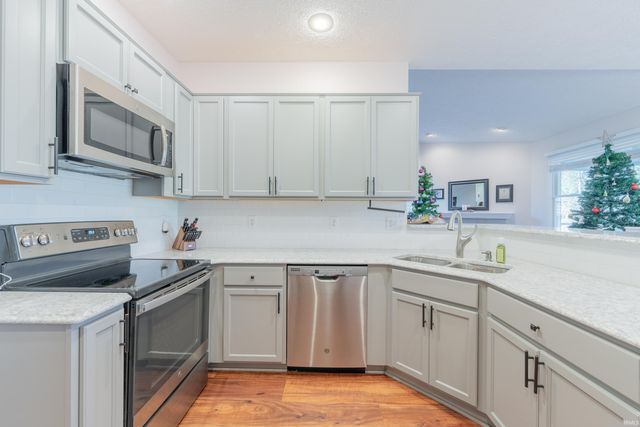 9417 S Harbour Pointe Drive, Bloomington, IN 47401