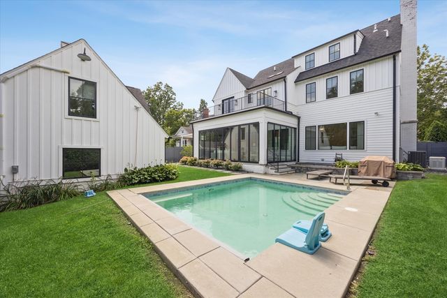 37 S Stough Street, Hinsdale, IL 60521