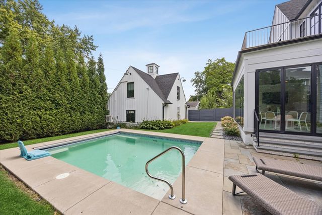 37 S Stough Street, Hinsdale, IL 60521