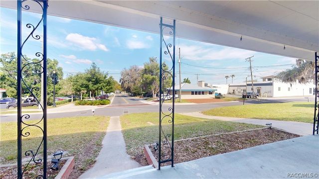 121 N Seminole Avenue, Inverness, FL 34450