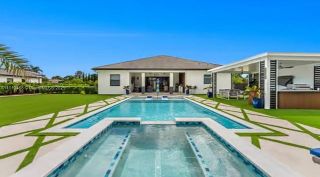 18261 SW 224th St, Miami, FL 33170