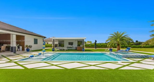 18261 SW 224th St, Miami, FL 33170