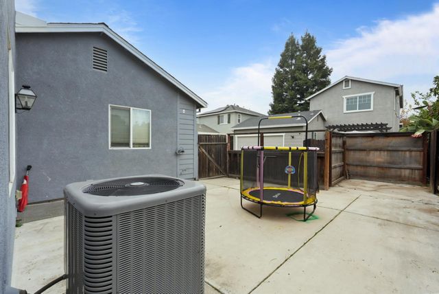 2363 Old Rose Ln, Turlock, CA 95382