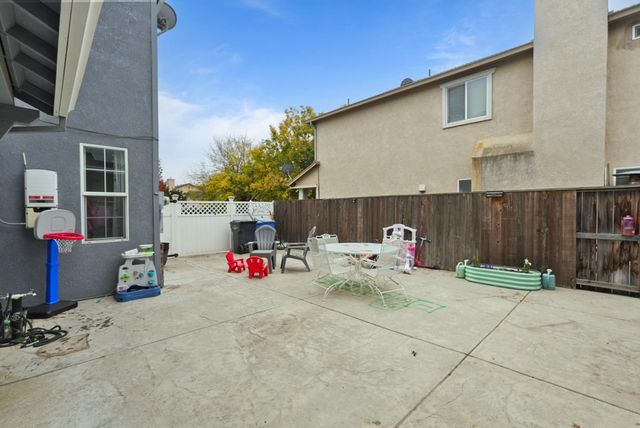 2363 Old Rose Ln, Turlock, CA 95382