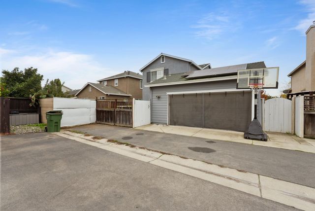 2363 Old Rose Ln, Turlock, CA 95382