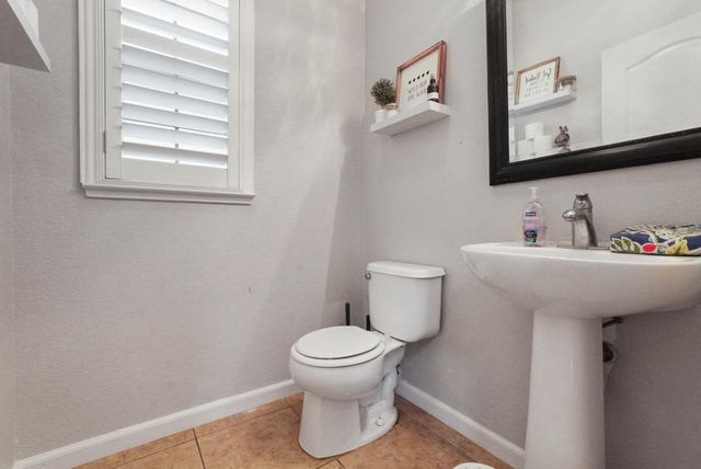 2363 Old Rose Ln, Turlock, CA 95382