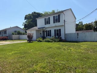 2 E Elm Street, Central Islip, NY 11722
