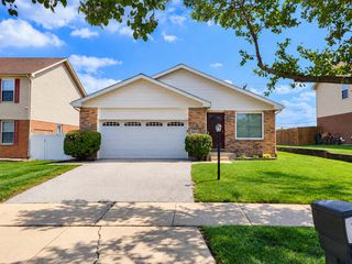16621 Lockridge Avenue, Oak Forest, IL 60452