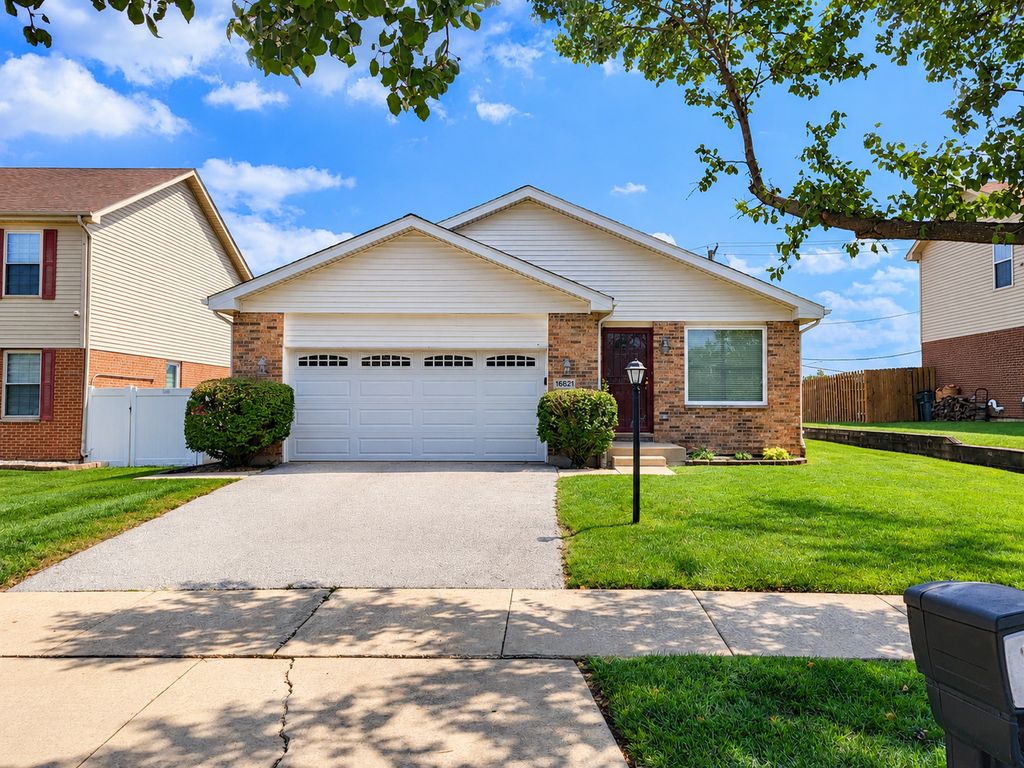 16621 Lockridge Avenue, Oak Forest, IL 60452