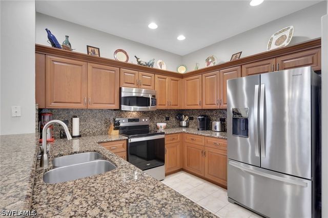 8784 MIDDLEBROOK DR, Fort Myers, FL 33908