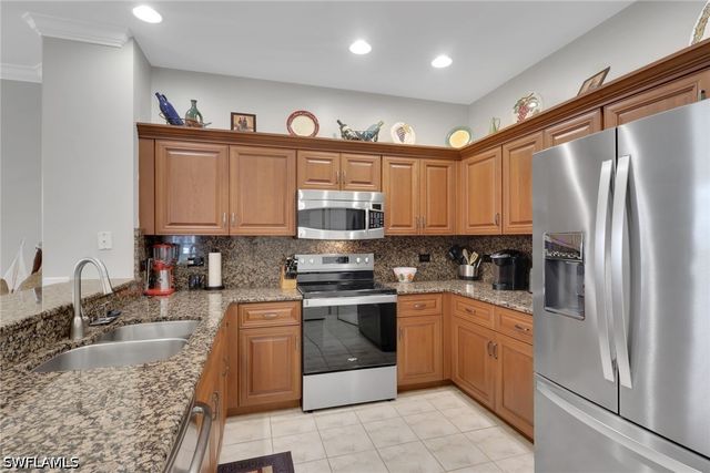 8784 MIDDLEBROOK DR, Fort Myers, FL 33908