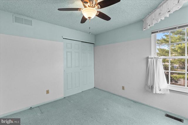 61 OLYMPIA LN, Sicklerville, NJ 08081