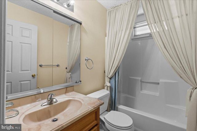 61 OLYMPIA LN, Sicklerville, NJ 08081