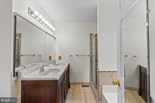 61 OLYMPIA LN, Sicklerville, NJ 08081