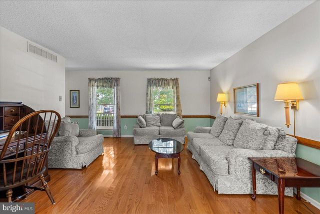 61 OLYMPIA LN, Sicklerville, NJ 08081