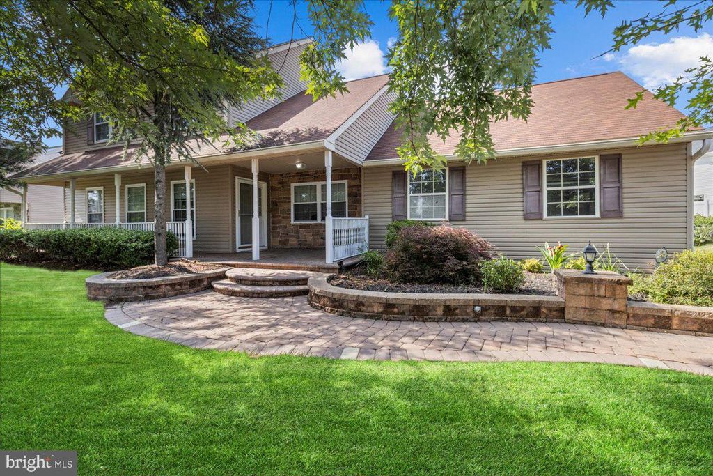 61 OLYMPIA LN, Sicklerville, NJ 08081