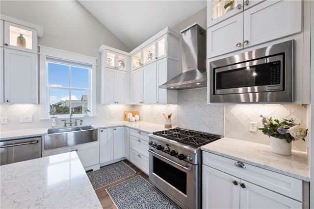 104 Sea Rocket Lane, Port Aransas, TX 78373