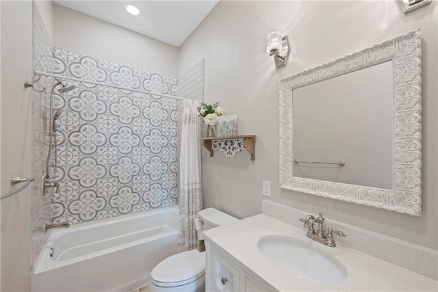 104 Sea Rocket Lane, Port Aransas, TX 78373