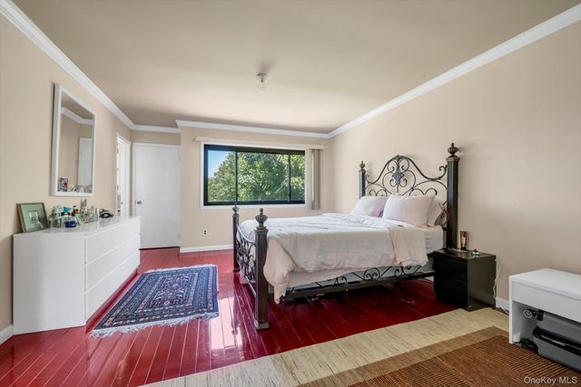 14 Vanderbilt Way 14, Valley Stream, NY 11581