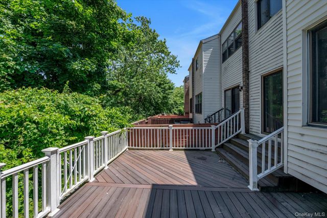 14 Vanderbilt Way 14, Valley Stream, NY 11581