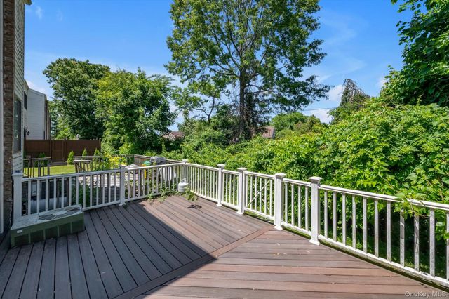 14 Vanderbilt Way 14, Valley Stream, NY 11581