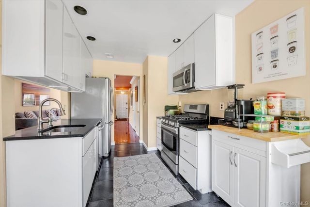 14 Vanderbilt Way 14, Valley Stream, NY 11581