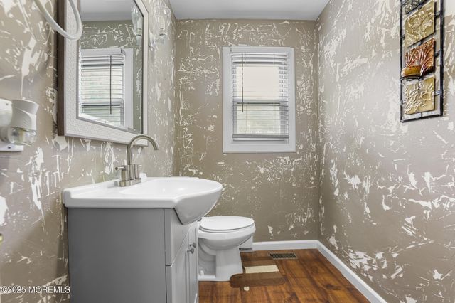 14 Hidden Hollow Court, Jackson, NJ 08527