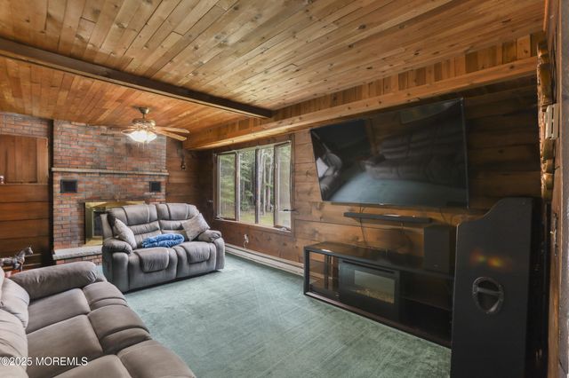 14 Hidden Hollow Court, Jackson, NJ 08527