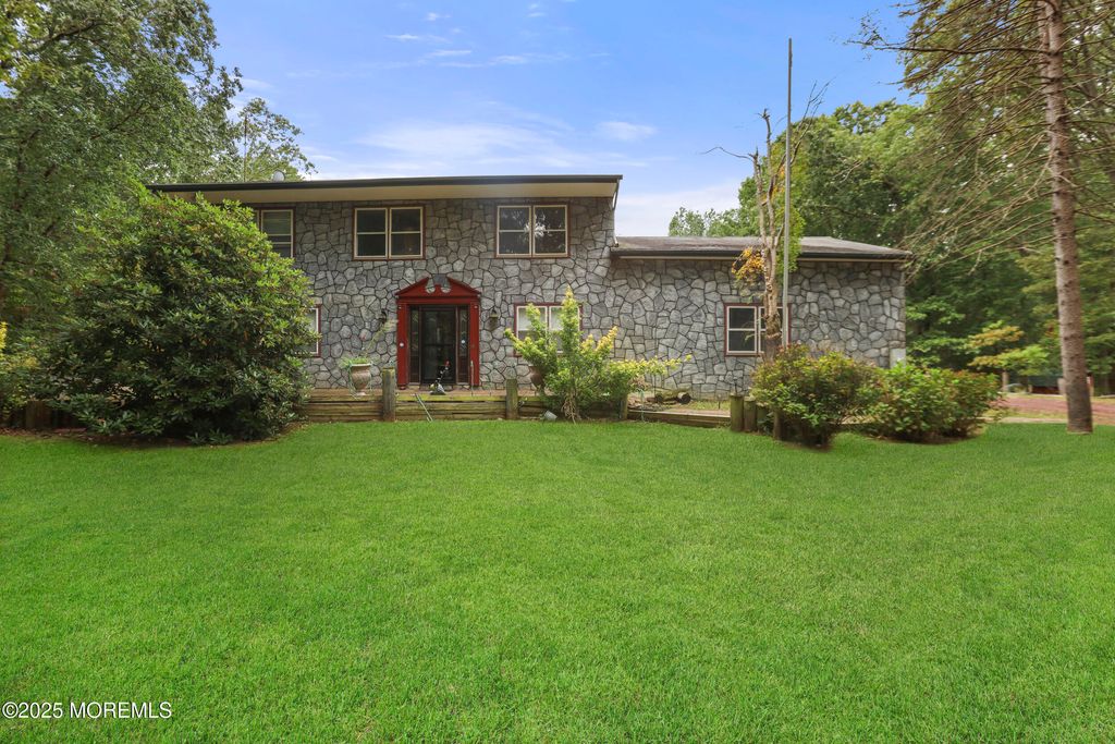 14 Hidden Hollow Court, Jackson, NJ 08527