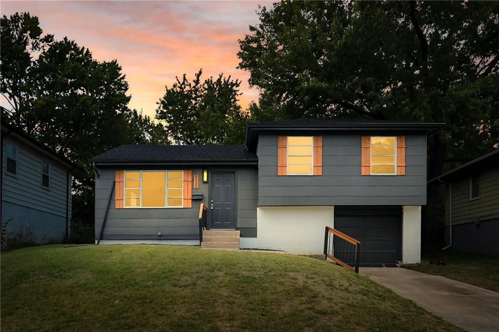 8032 NE San Rafael Drive, Kansas City, MO 64119