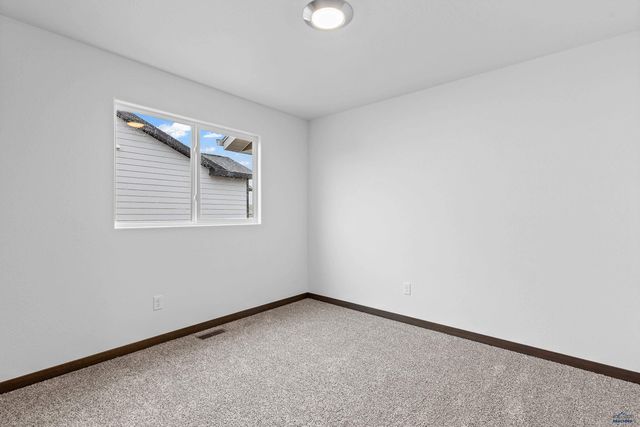 530 DENALI DR, Box Elder, SD 57719