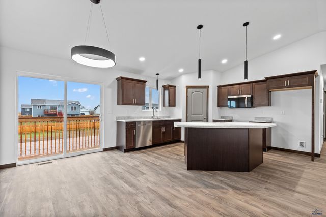 530 DENALI DR, Box Elder, SD 57719