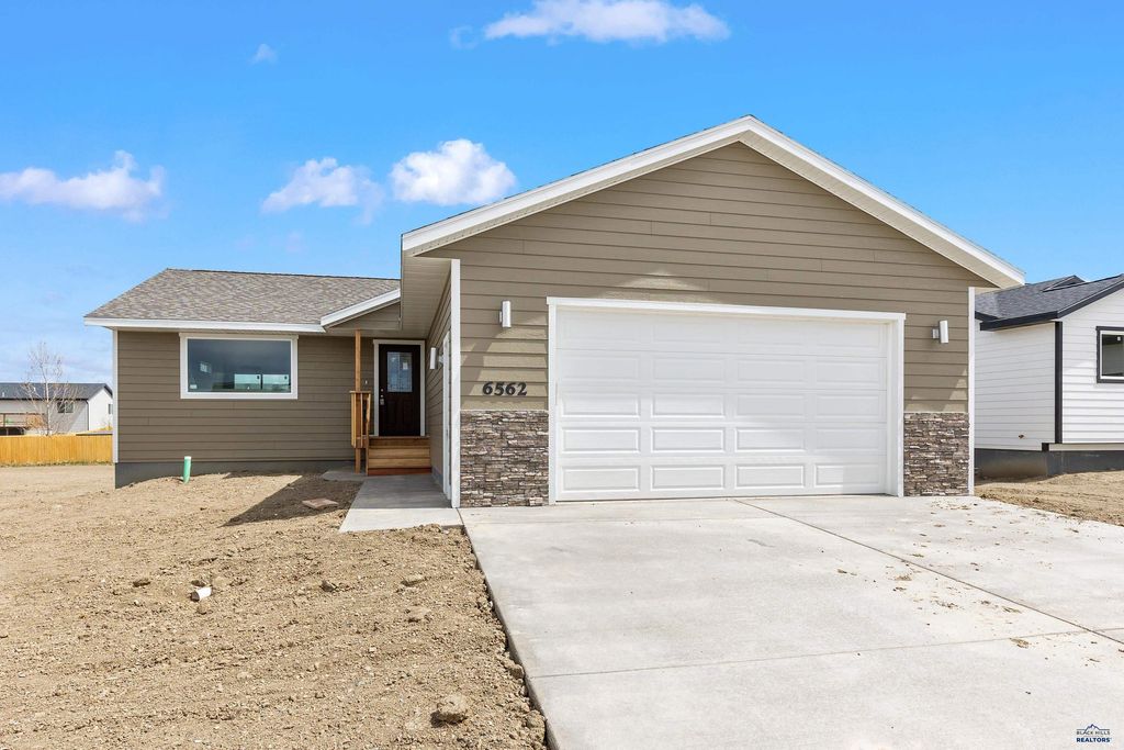 530 DENALI DR, Box Elder, SD 57719